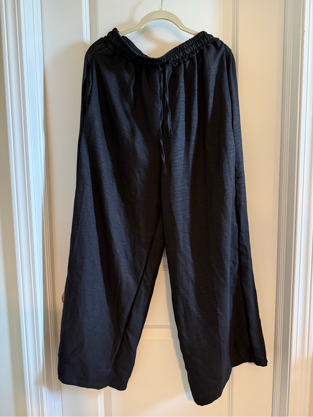 NWOT black lounge set. Wide leg pants and gold zip 3/4 sleeve top - Picture 8 of 8
